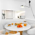 Whome The Boulevard Prime Location With Ac & Elevator Apartman *