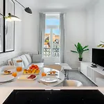 Whome The Boulevard Prime Location With Ac & Elevator Apartman *
