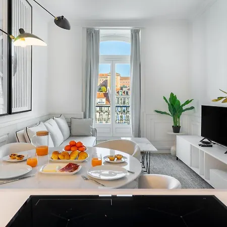 Whome The Boulevard Prime Location With Ac & Elevator Apartment *