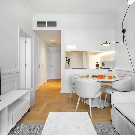Whome The Boulevard Prime Location With Ac & Elevator Apartment *
