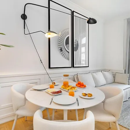 Whome The Boulevard Prime Location With Ac & Elevator Apartment *
