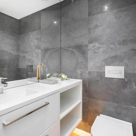 Апартаменти Whome The Boulevard Prime Location With Ac & Elevator Лісабон