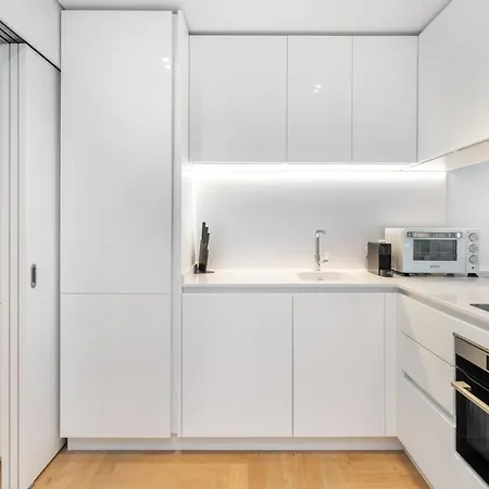 Whome The Boulevard Prime Location With Ac & Elevator * Lisbon